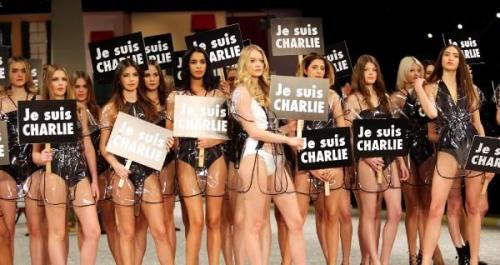 Mankenlerden Charlie Hebdo'ya destek!